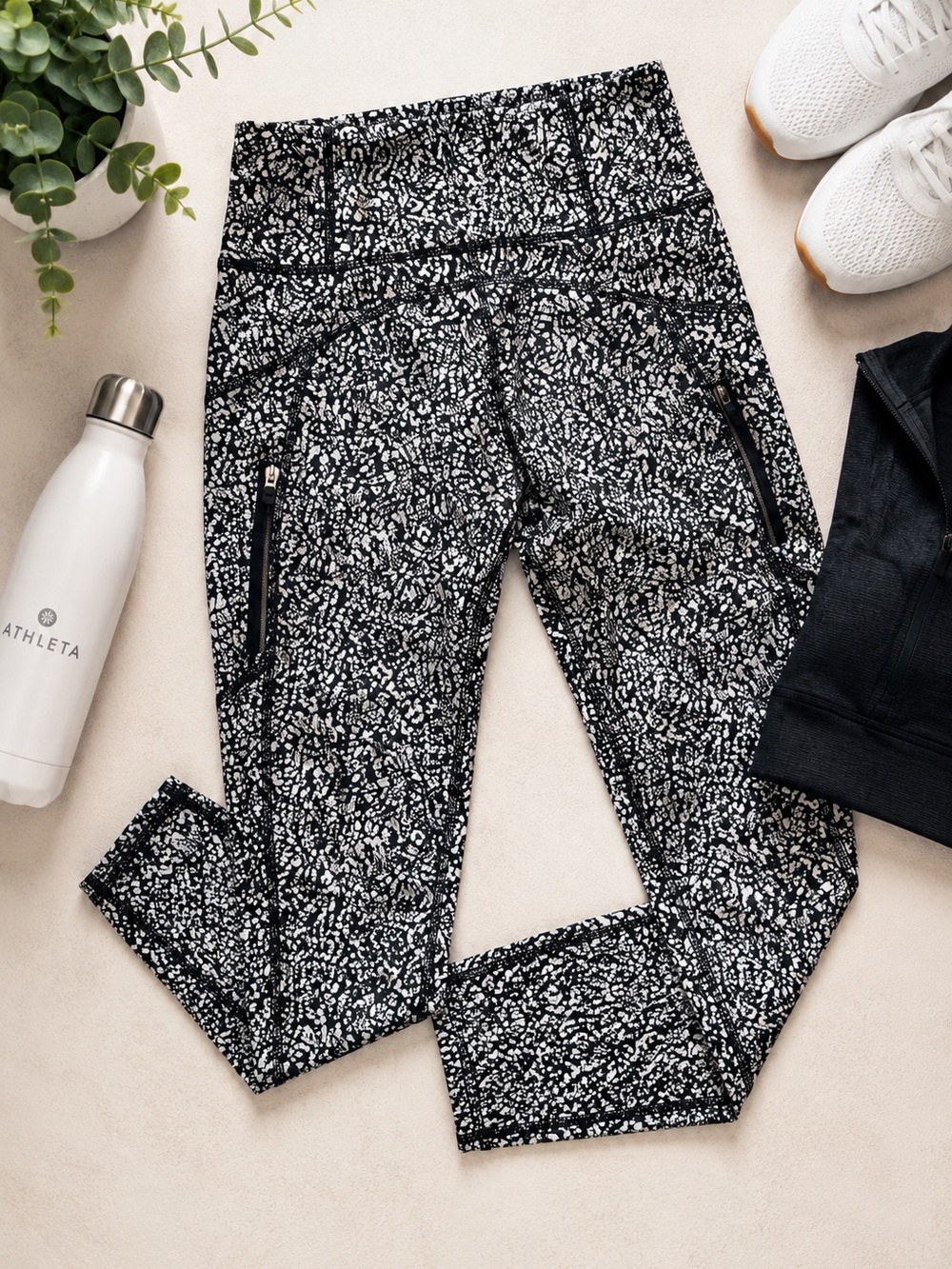 Athleta Rainier Printed High Rise Leggings Small Black White Zip Pocket